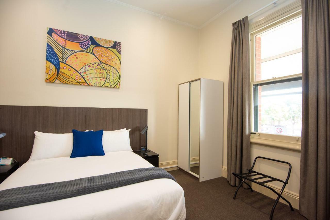The Mile End Hotel Adelaide Buitenkant foto